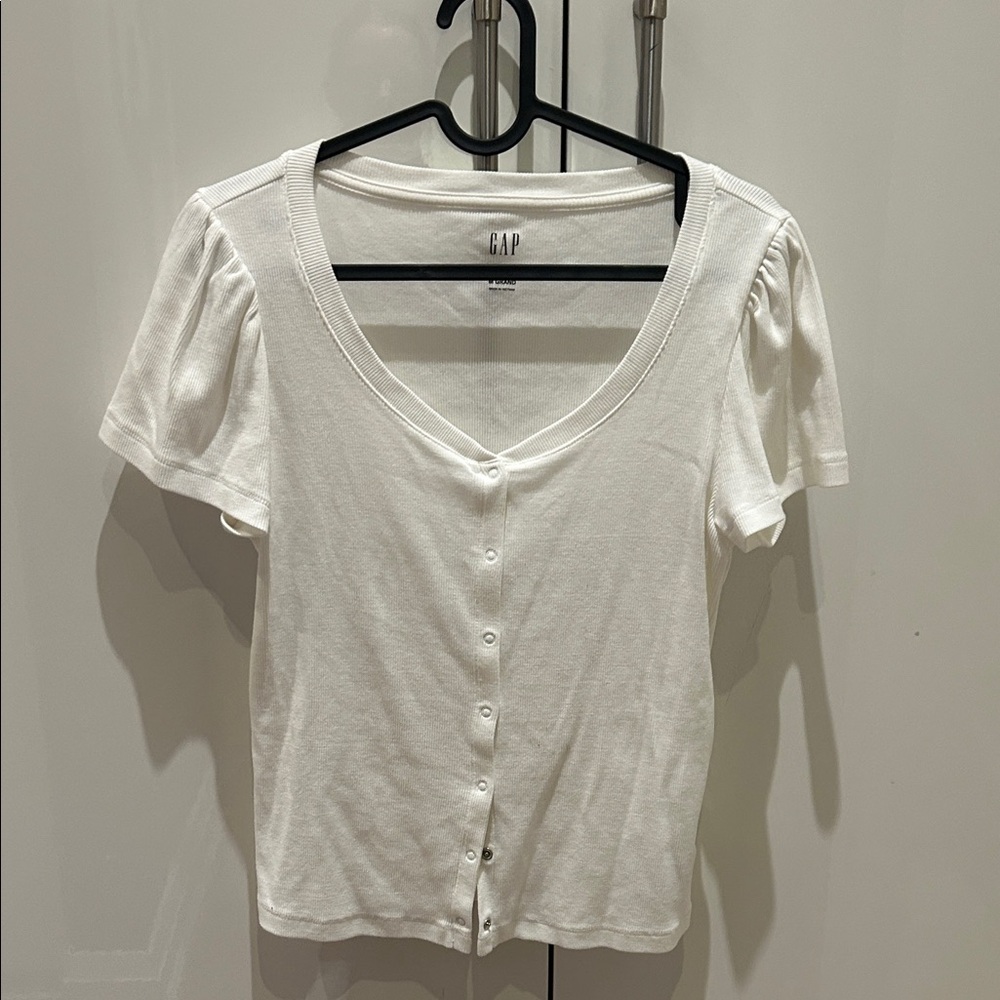 New w/o tags, GAP Women's White Button-Up Top
